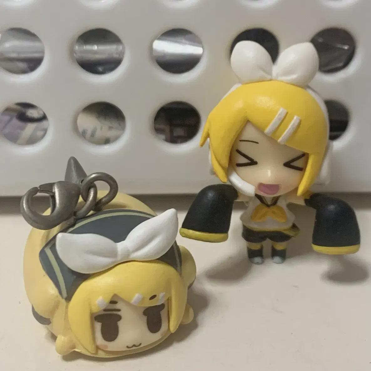 

Vocaloid Pseka Kagamine Rin Classic Minifigures Animal Keyring Batch