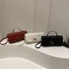 Mode exquisite Weberei 2025 einfarbig lässig Schloss große Kapazität ausländischer Stil horizontal Umhängetasche Baguette Damen Tasche