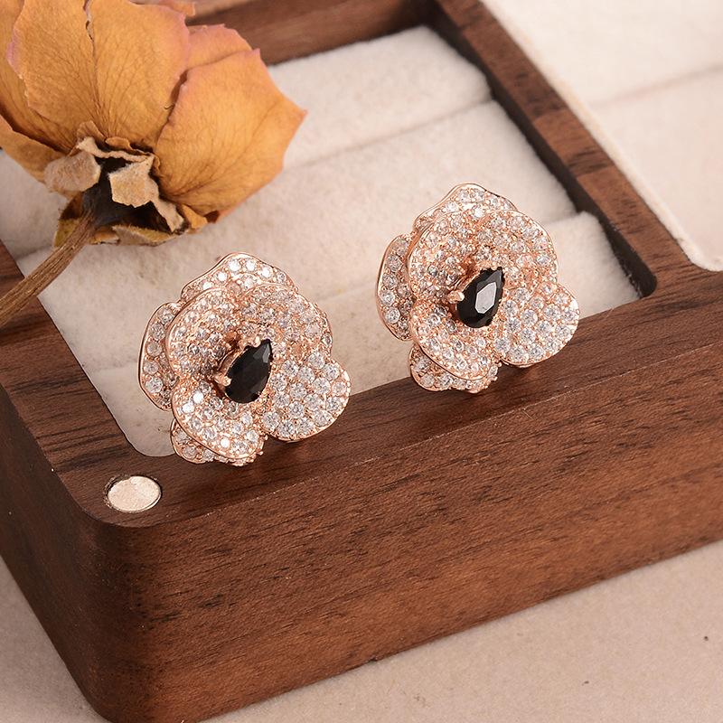 Light luxury zircon flower earrings, exquisite elegance and versatile temperament, new summer design earrings for women