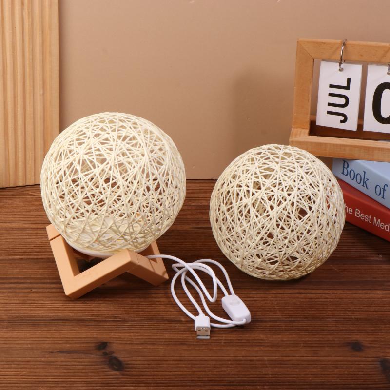 1 Set Rattan Kugel Tischleuchte USB-Stecker Helligkeit Einstellbar Nachtlicht Geschenk Holzständer Nachttisch Dekoration Nachtlicht Für Schlafzimmer
