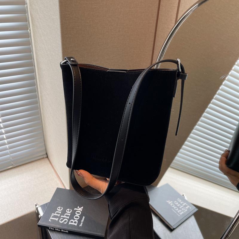 Premium retro matte bucket bag women's autumn and winter new fashion casual shoulder bag commuter messenger bag