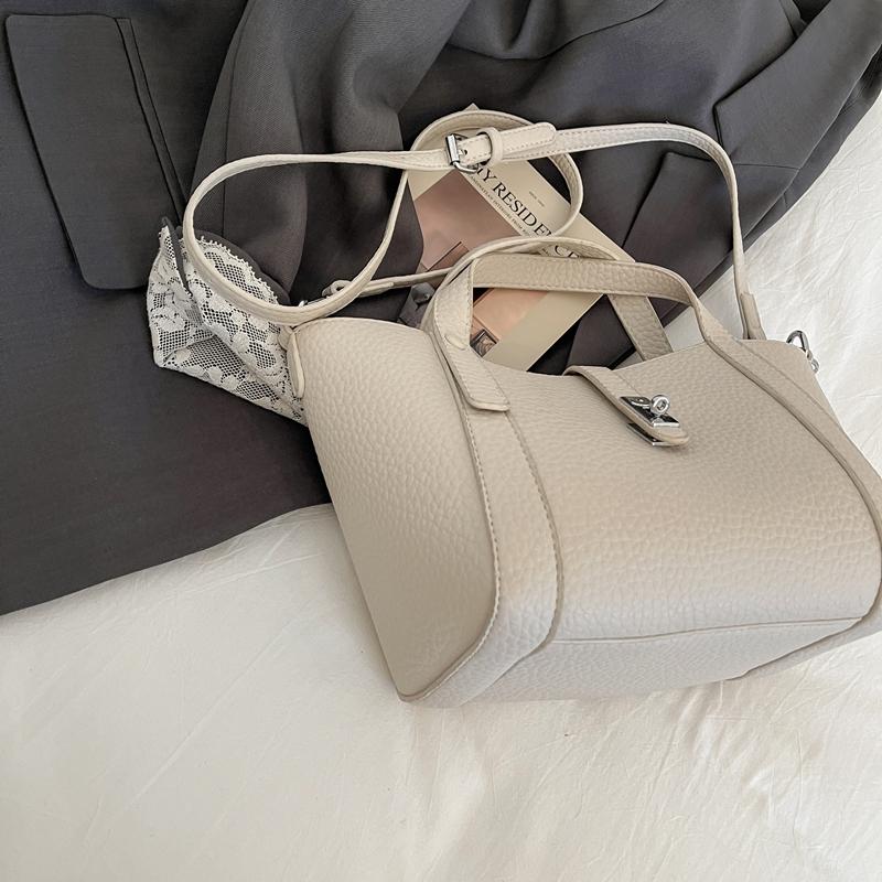 PU-Tragetasche Damen Mode Mini-Umhängetasche Lässig Tägliche Nutzung Crossbody-Handtasche mit Metallschnalle