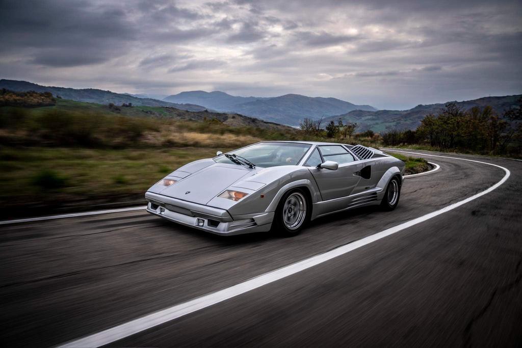 Finclassically 1/64 Countach 25th Anniversary Edition Silver Completed Product