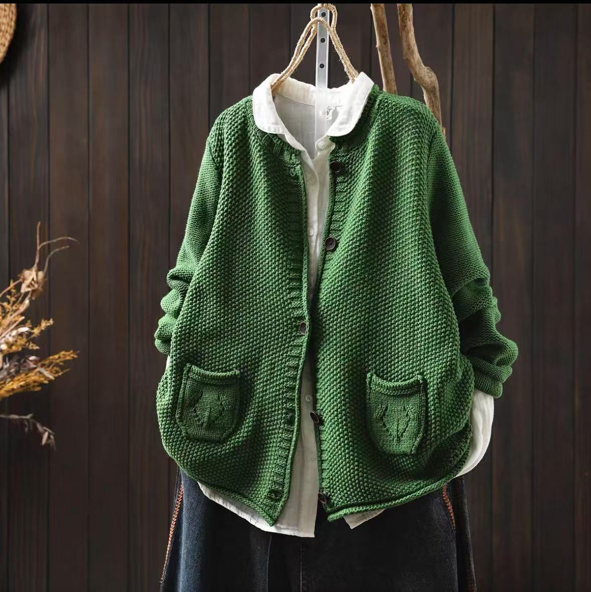 

Johnature Women Vintage Knitted Sweaters Autumn Solid Color Button Patchwork Pockets Female Casual Sweaters One Size зелений