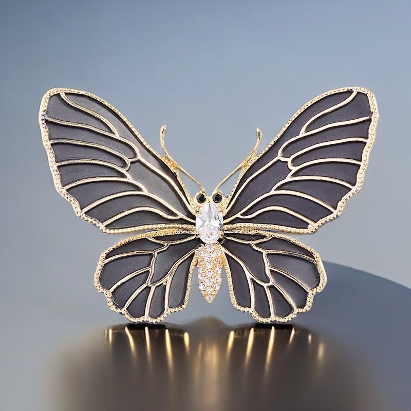 High-End Alloy Brooch with Pearl Imitation and Rhinestone Corsage Pin - Fashion Accessory