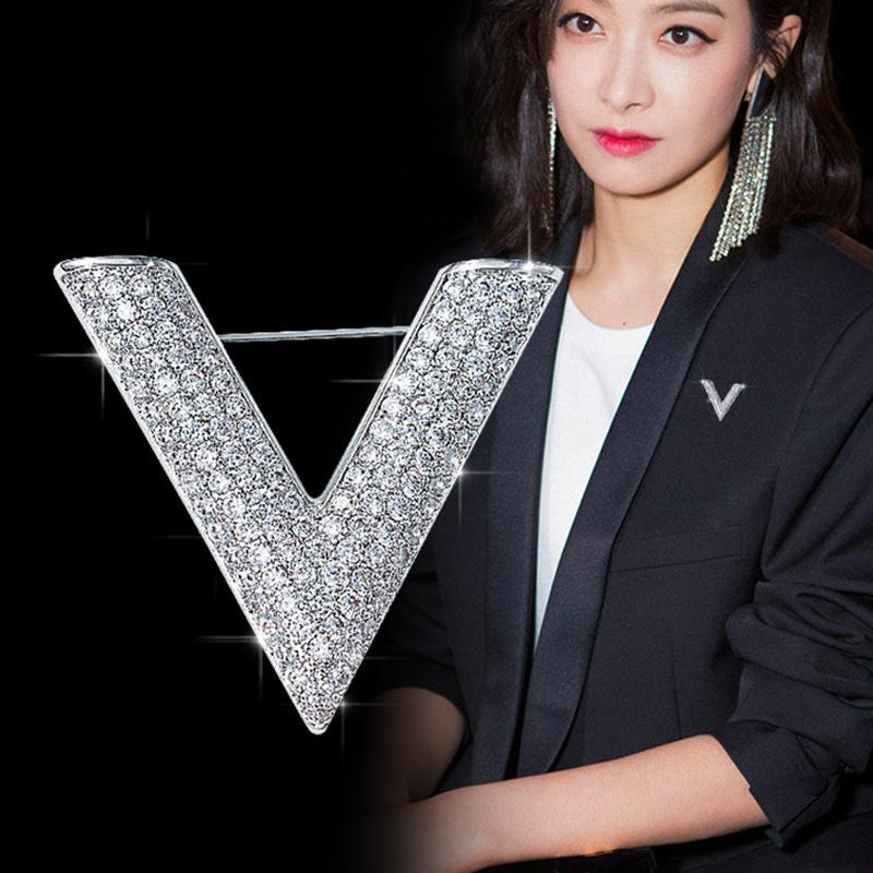 Simple Minimalist Crystal Letter V Brooch Pin for Women Men Rhinestone Triangle Brooches Pins Collar Accessories