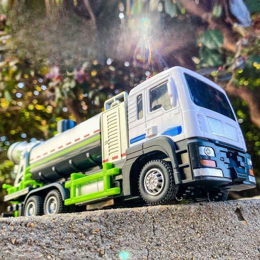 City Antipollution Toy Truck With Water Spray Function For Kids Play