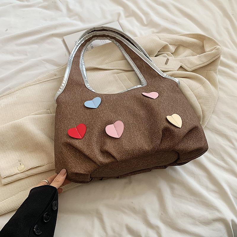 

Нишевая сумка-тоут для通勤 для женщин 2025 новая трендовая летняя сумка через плечо модная милая девушка персиковое сердце сумка-подмышка коричневый
