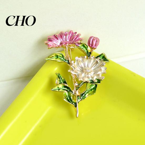 Durable Enamel Pin Brooch Coloring Three Chrysanthemums Design Zinc Alloy Lightweight Coats Suits Sweaters Dresses Badge Party Accessory Dress