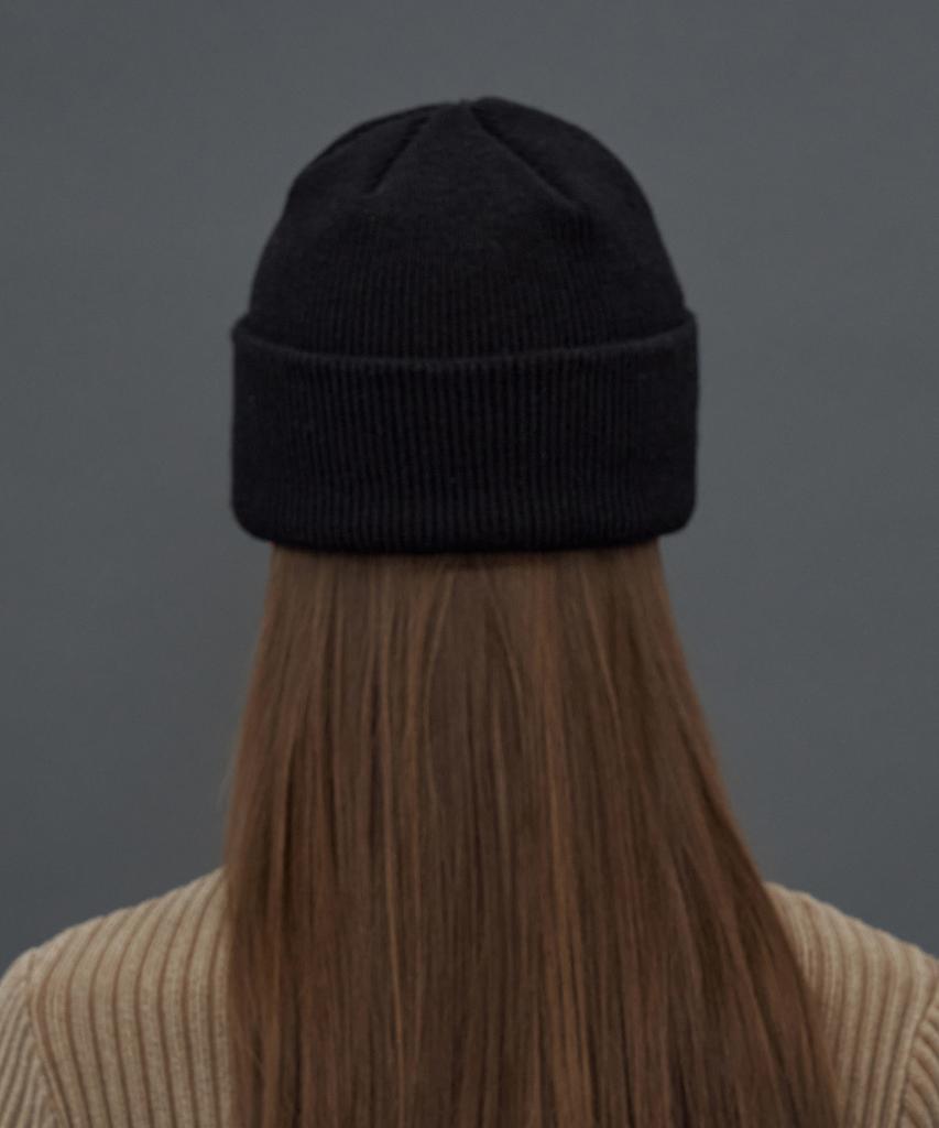 UNALLOYED Rose Knit Beanie / Black