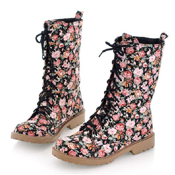Cómo combinar tus vestidos de flores y usarlos en cualquier época del año