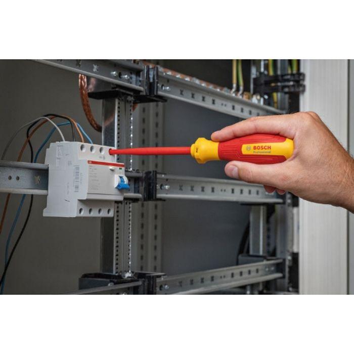 Tournevis VDE cruciforme BOSCH Professional PH1 x 100 mm - Isolé 1000 V, testé 10 000 V - Manche softgrip antidérapant