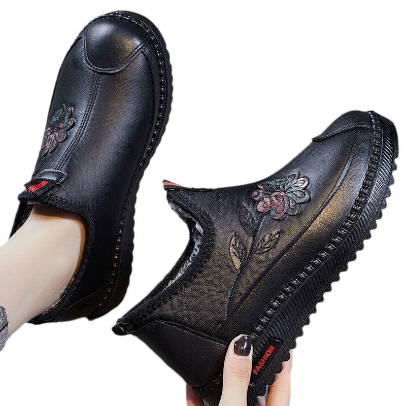 Women's Plus Velvet Winter Boots - Warm, Soft, Non-Slip Old Beijing-Style Shoes for Middle-Aged & Elderly