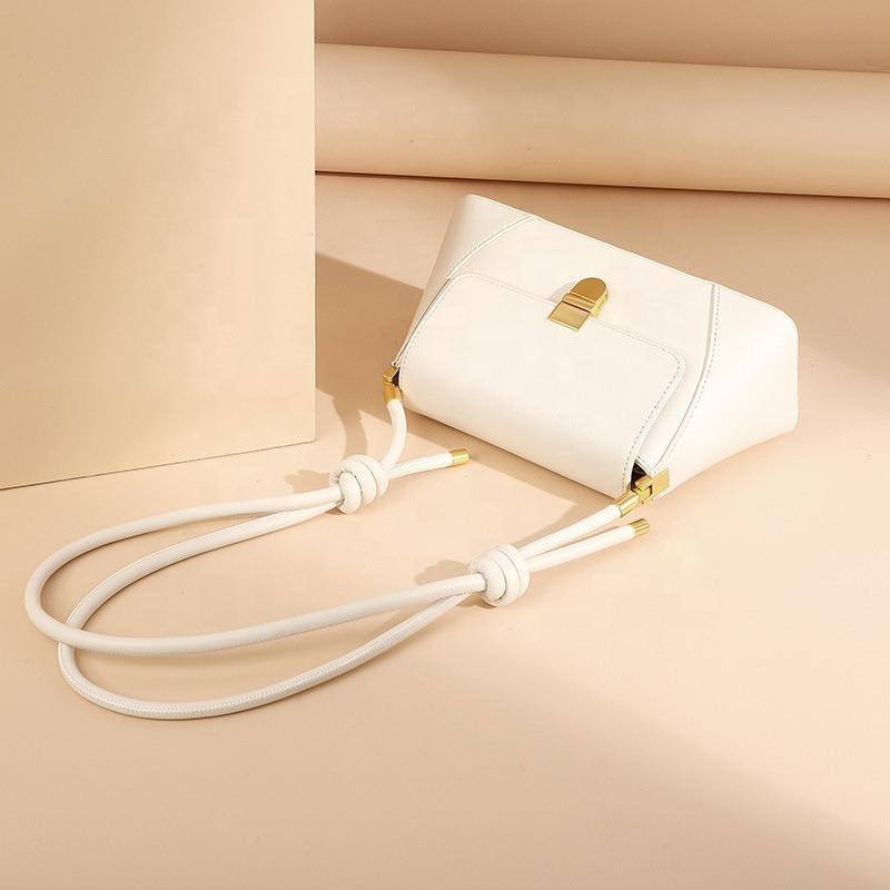 Retro women's bag generation winter new shoulder armpit bag real cowhide niche baguette bag