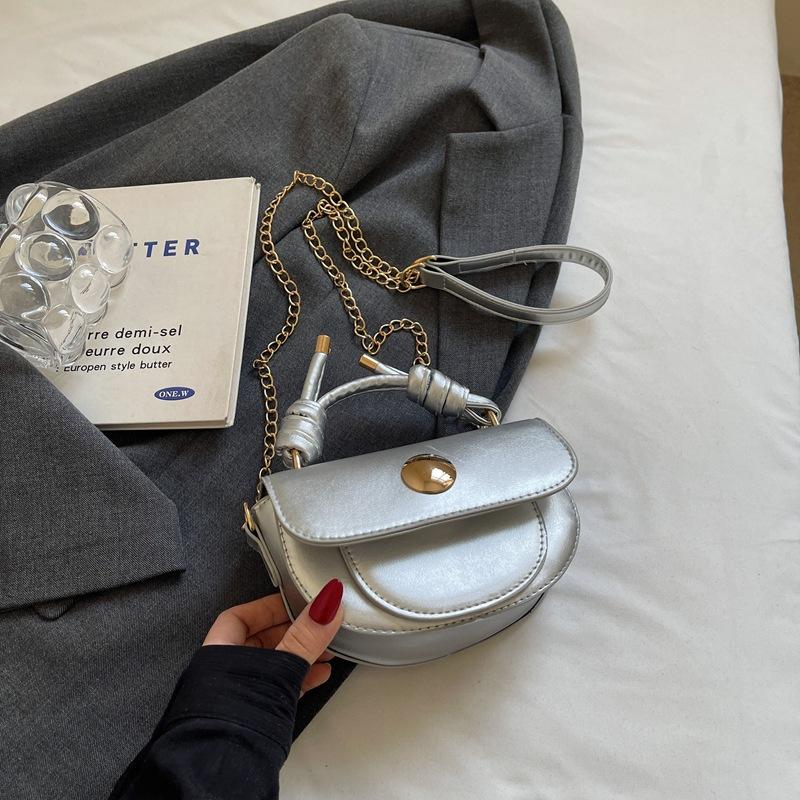 

This year s popular fashion texture mini ins lock small bag women 2025 spring and summer new foreign style saddle bag women серебряный