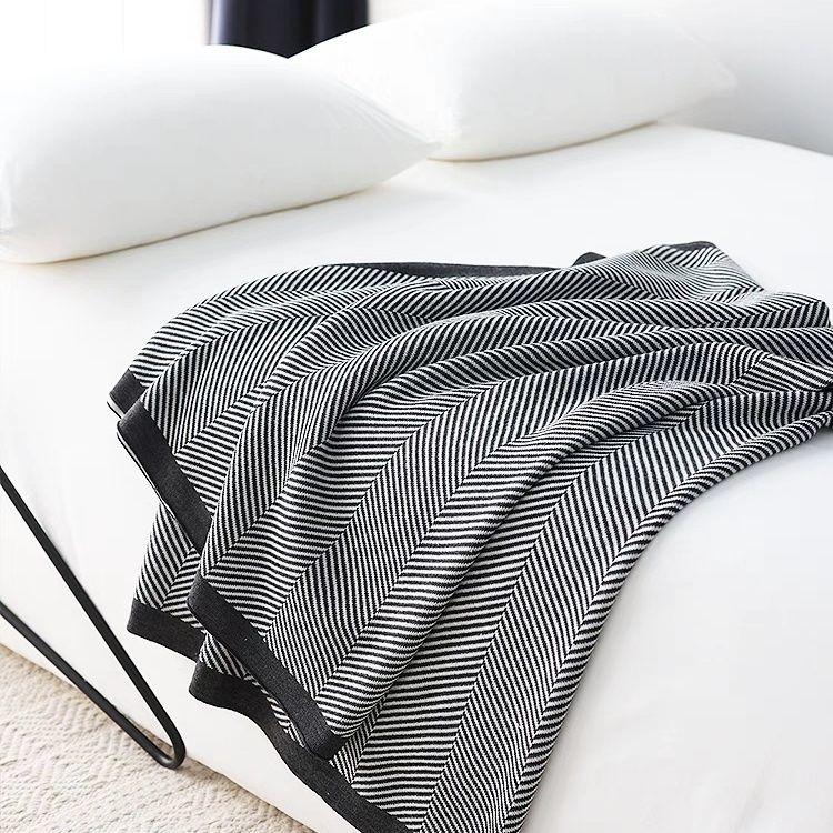 Nordic Minimalist Knitted Summer Nap Air-Conditioning Throw Blanket Bed Runner Drape Yarn Blanket Sofa Throw