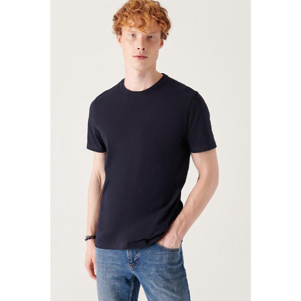 Camiseta negra 100% algodón transpirable con cuello redondo y corte estándar para hombre E001000