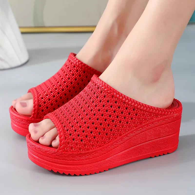 Rutschfeste Damen-Hausschuhe, hohl, einfarbig, Sommermode, bequeme Hausschuhe mit hohen Absätzen