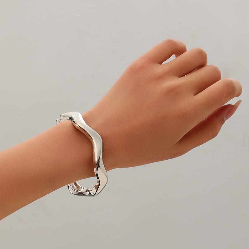 Simple and Personality Exaggerated Wide Edge Hollow Spring Alloy Bracelet Business Temperament Bracelet