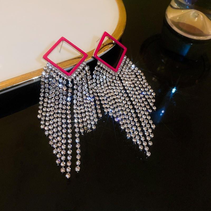 Boucles d'oreilles tulipe rétro françaises boucles d'oreilles amour design temperament sens des détails boucles d'oreilles diamant boucles d'oreilles mode coréenne