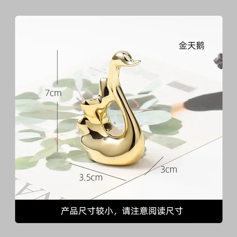 MOONBIFFY Small Gold Electroplate Ceramic Animal Figurines Swan Alpaca Dog Cat Rabbit Fox Deer Porcelain Home Desk Decoration