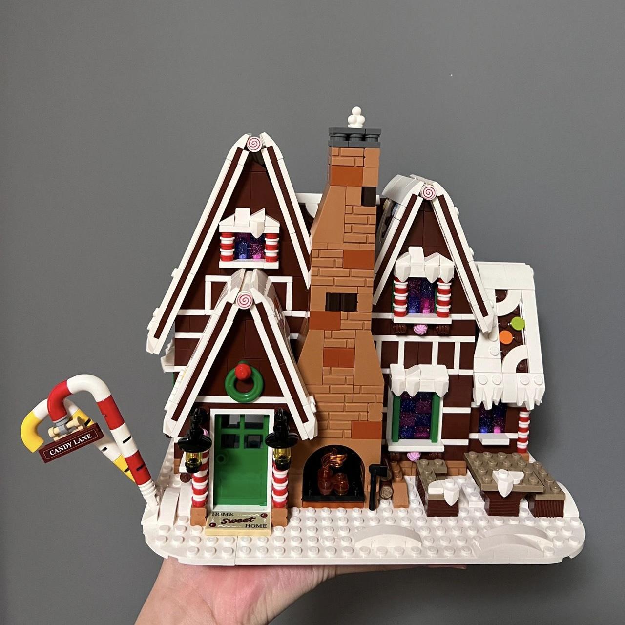 

Санта-Клаус идет пряничный домик строительные блоки модель здания детская головоломка игрушка подарок NO BOX белый