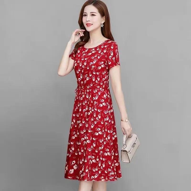 Sommerliches mittellanges, bedrucktes, florales Overknee-Kleid in Übergröße, Rundhalsausschnitt, kurze Ärmel, elastische Taille