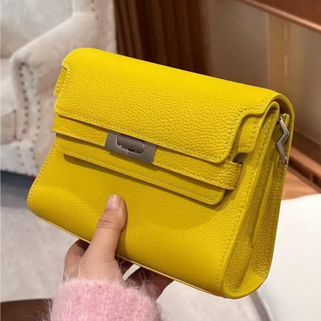 2026 new exquisite and trendy women's oblique span small square bag, first-layer cowhide handbag, genuine leather handbag, and lower bag.