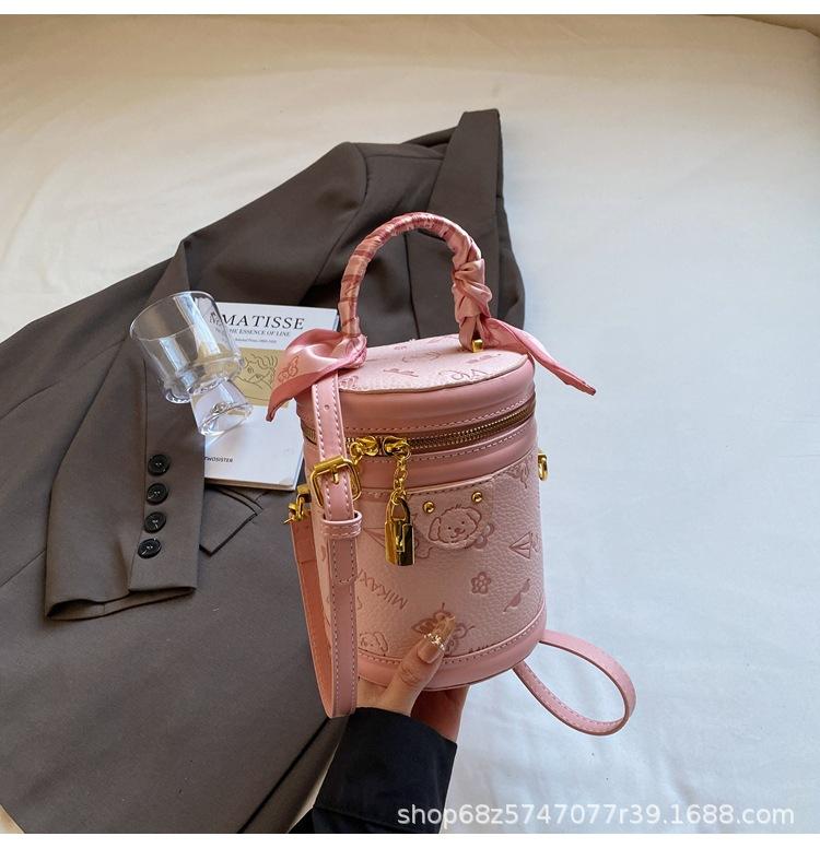 

Hot-selling versatile high-end Korean version temperament portable bucket bag niche cute embossed women s messenger bag розовый
