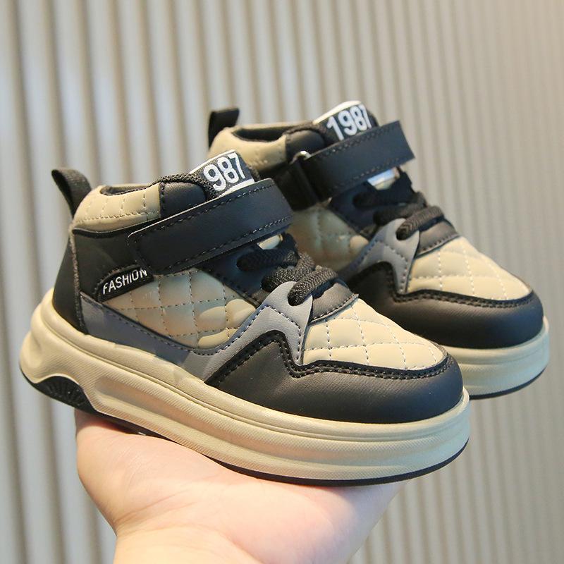 Children's sports shoes 2025 spring and autumn boys' casual board shoes high-top lightweight girls' bread shoes soft-soled baby shoes