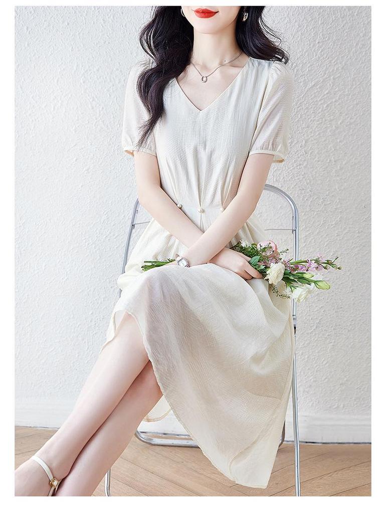 Elegant French-Style Summer Dress: Cinched Waist, Age-Defying Design