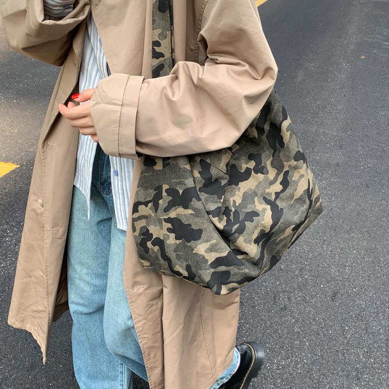 2025 fashionable retro simple large-capacity bag women's autumn new tote bag casual texture shoulder messenger bag