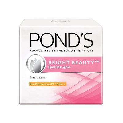 Pond'S Bright Beauty Spf 15 Day Cream 50 G, μη λιπαρή, ματ καθημερινή ενυδατική κρέμα προσώπου - με νιασιναμίδη για φωτισμό σκούρων κηλίδων για λαμπερό δέρμα