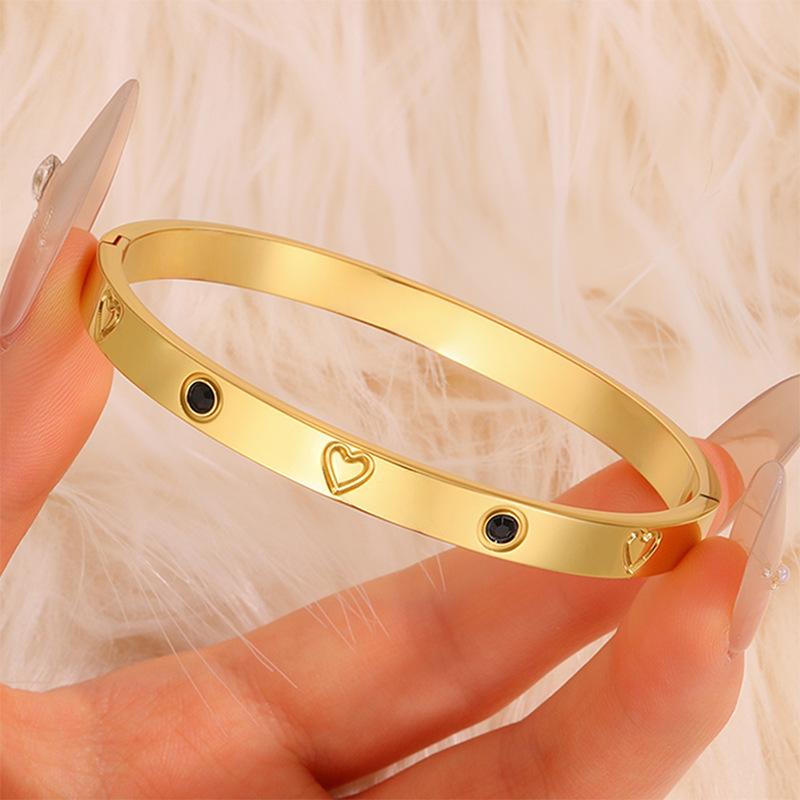 Love Diamond Engraved Bracelet - Elegant and Luxurious Fashion Titanium Steel Bracelet for Women, Handcrafted Jewelry