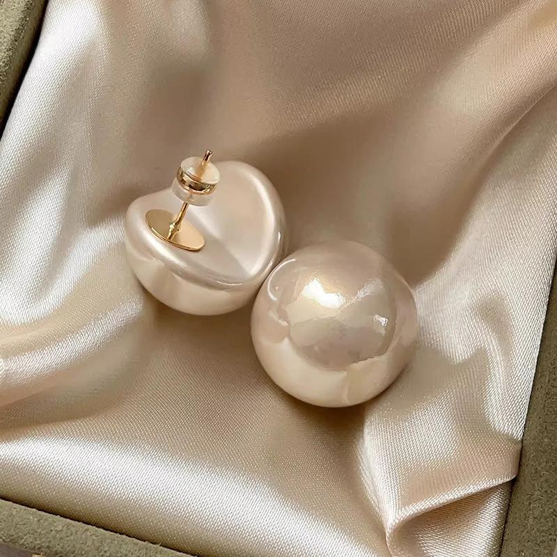 Vintage Red Half Circle Pearl Stud Earrings for Women Girls Elegant Imitation Pearl Temperament Earrings Bridal Wedding Jewelry