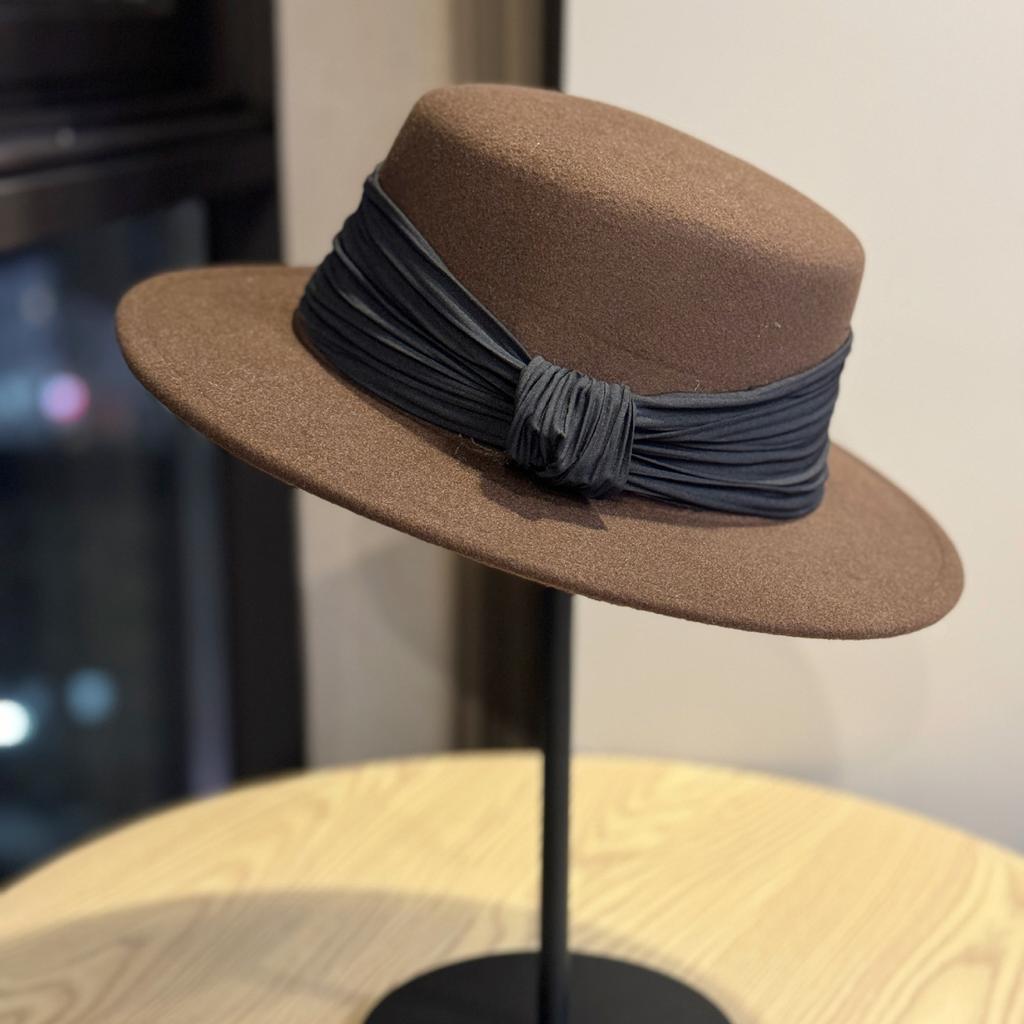 Chapeau haut de forme en laine française à ruban doré pour femmes Automne et Hiver Chaud Luxe Léger Chapeau de jazz Chaud Chapeau de mode rétro français