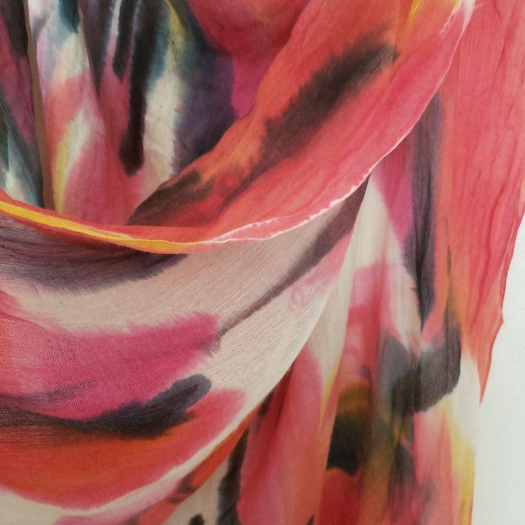 Used Final price reduction VIA BUS STOP patterned stole