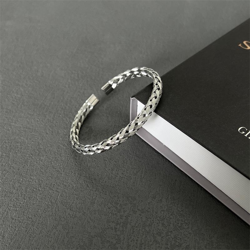 Titanium Steel Twist Woven Cross Bracelet Fashion Light Luxury Personalized Bracelet Cold Wind High-end Design Jewelry
