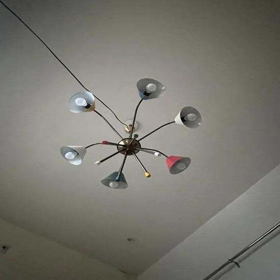 Mid-Century Modern Sputnik Kronleuchter 6-flammig Messing Deckenleuchte Bunte Schirme Retro Hängelampe für Wohn-, Esszimmer