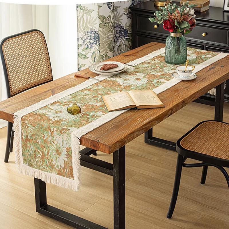 

Ботаническая жаккардовая скатерть с кисточками