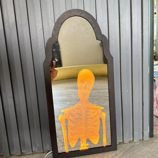 Yousheng Halloweenowe Lustro Ducha LED Nawiedzone Lustro z Hologramem Szkieletu na Halloweenowe Materiały Imprezowe Dekoracja Wewnętrzna Sypialni Kuchni