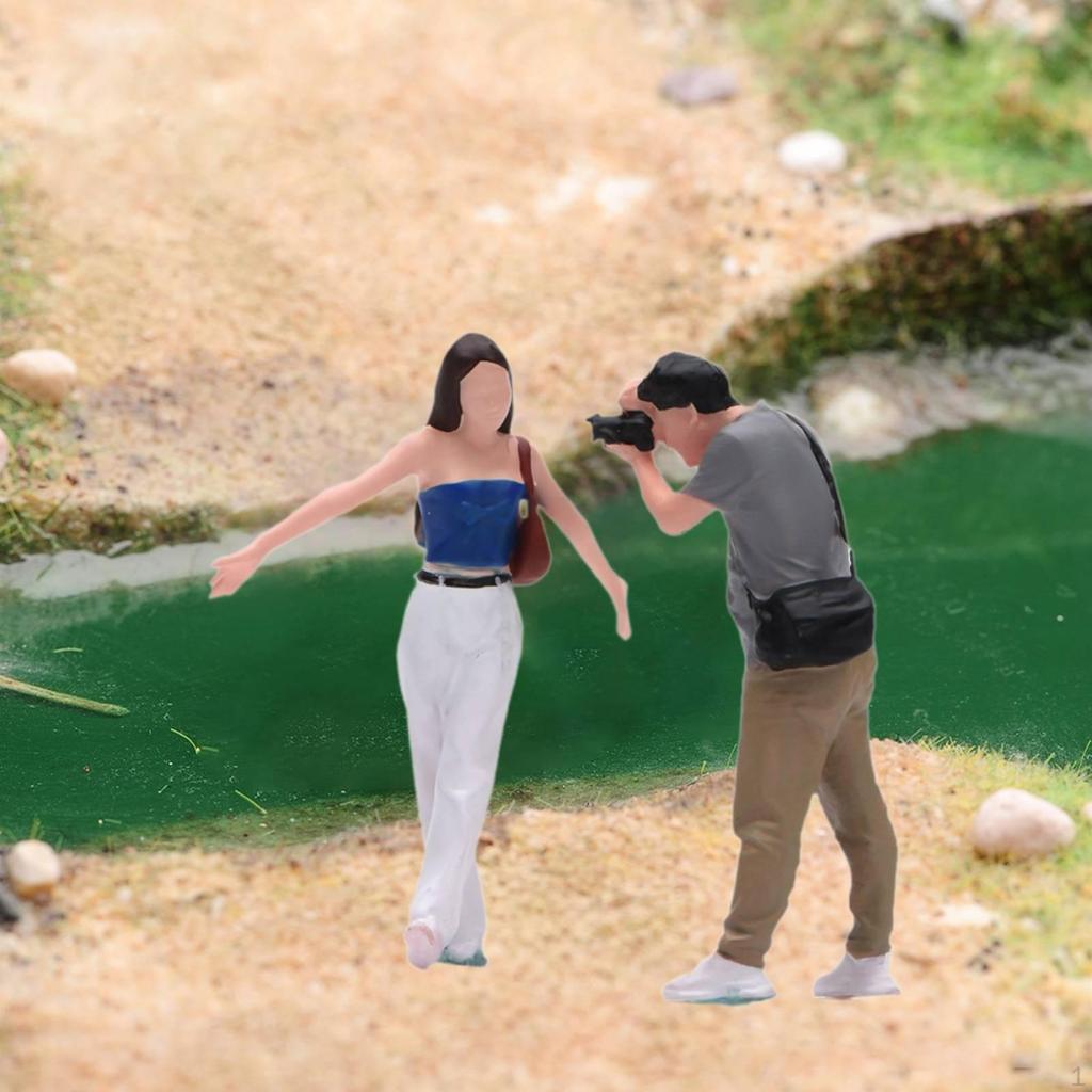 2Pcs 1:64 Scale Figure Male Photographer Fairy Garden Movie Prop Diorama Train Railway Collection