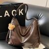 Casual Fashion Bag Have A Simple and Elegant Appearance. They Are Mostly Single-shoulder Bags or Tote Bag