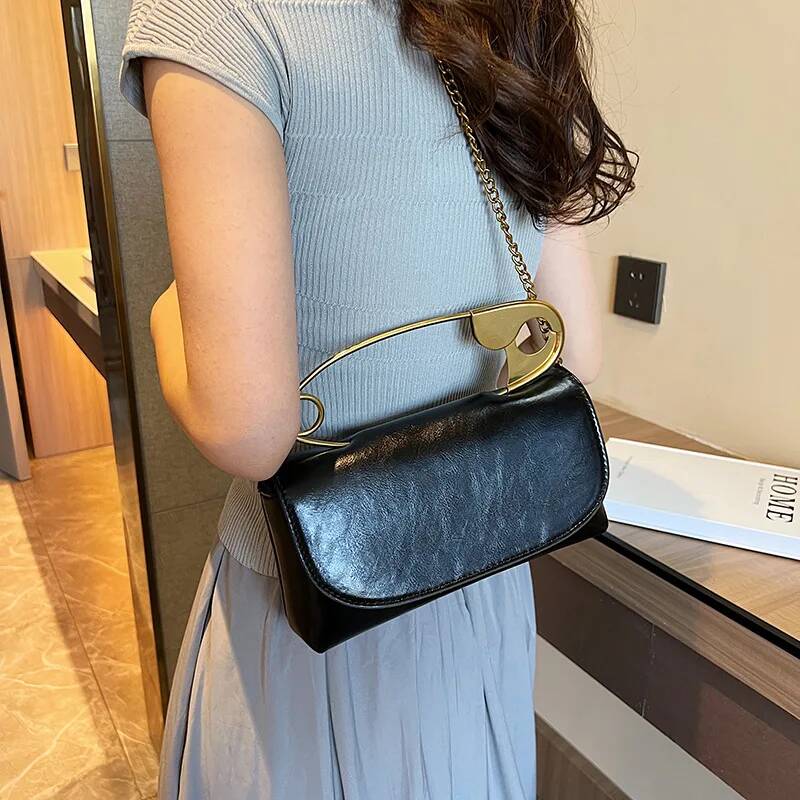 Metal Pin Design Women Crossbody Bags Fashion Pu Leather Female Purses And Handbags Chian Sling Bag Ladies Clutch Bag Bolsa