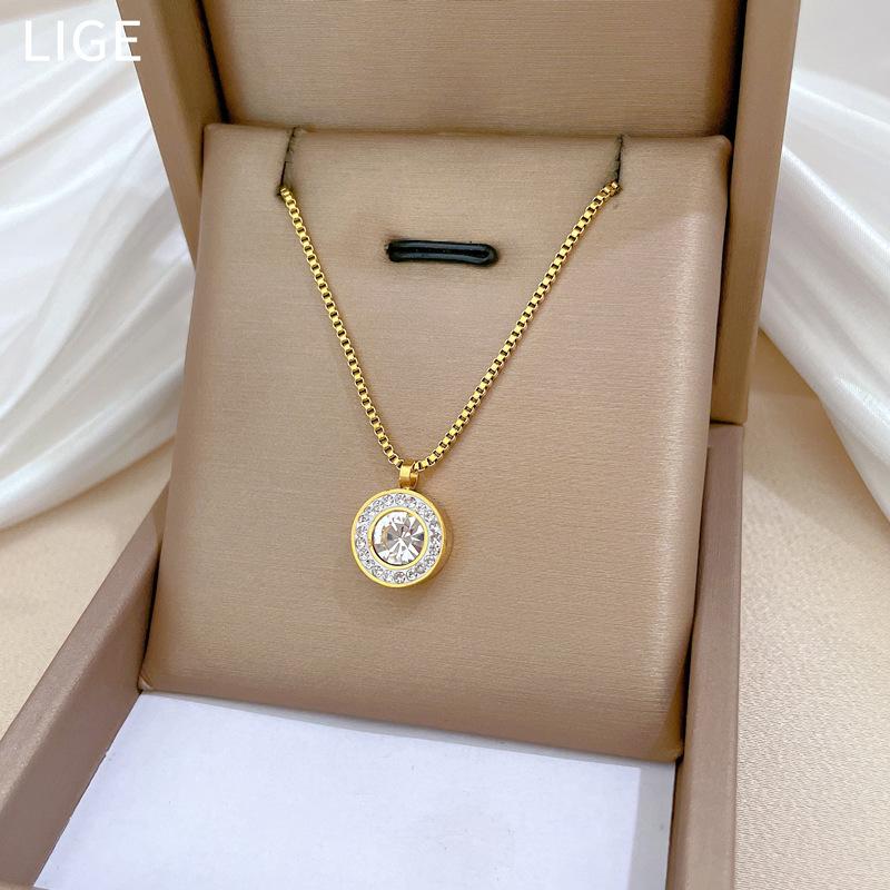 Minimally Designed Collarbone Necklace with A Female Ring necklace золотой