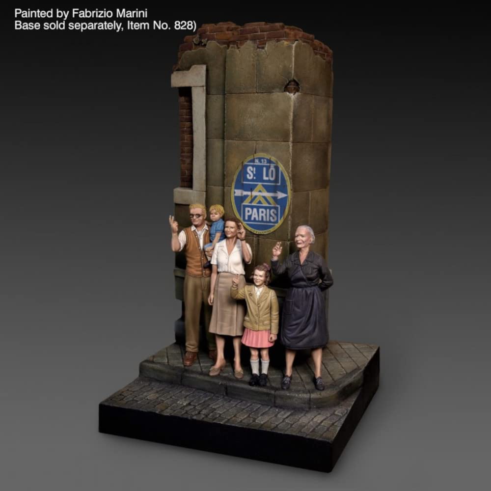 Royal Model 1/35 Scale Resin Kit RM827 World War II: The War Is Over - A Family Rejoicing at the End of the War (Set of 5)
