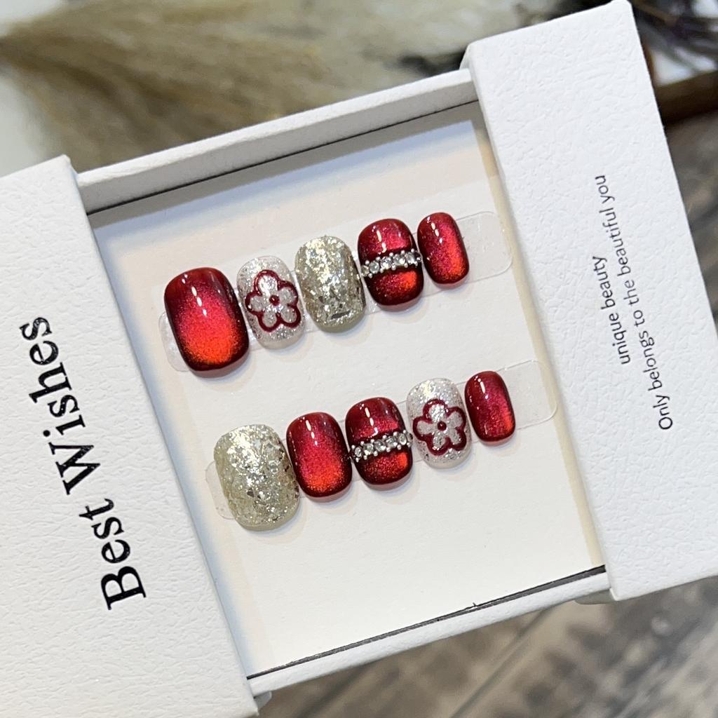 New Year's Red Wearable Armor Short Light Bulb Cat's Eye Sequins Hand-painted Burgundy Flower Detachable Manicure Fake Nails