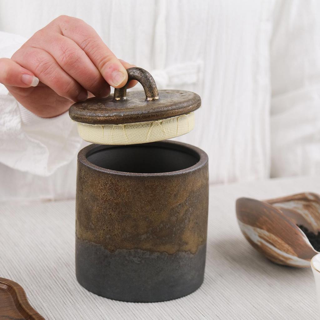 Japanese Retro Ceramic Tea Storage Canister - Moisture-proof, Sealed Pottery Jar for Pu'er, Black, and Green Tea