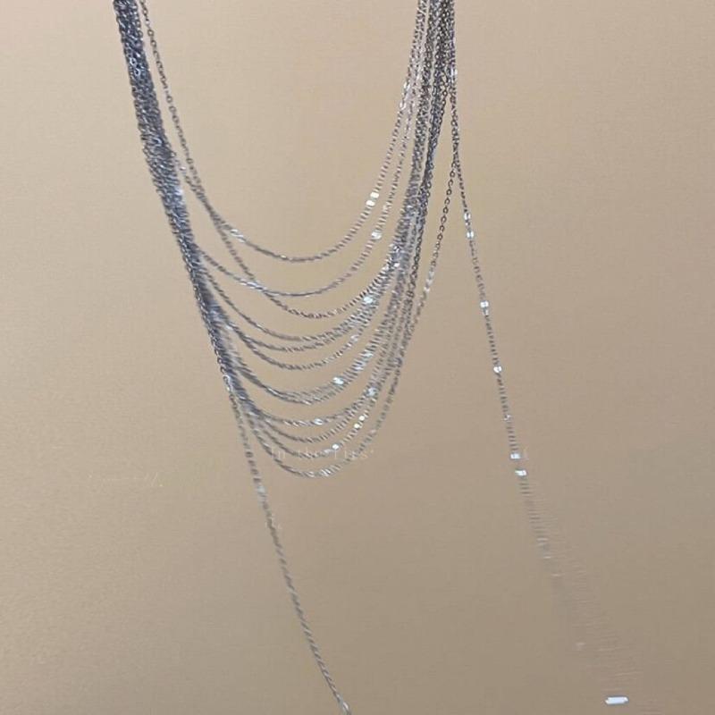 Layered Necklace with Dangling Fringes for The Collarbone. Women's Style. Multi-layered. Lightweight. Luxury. Small-scale. Sophisticated. High-end.