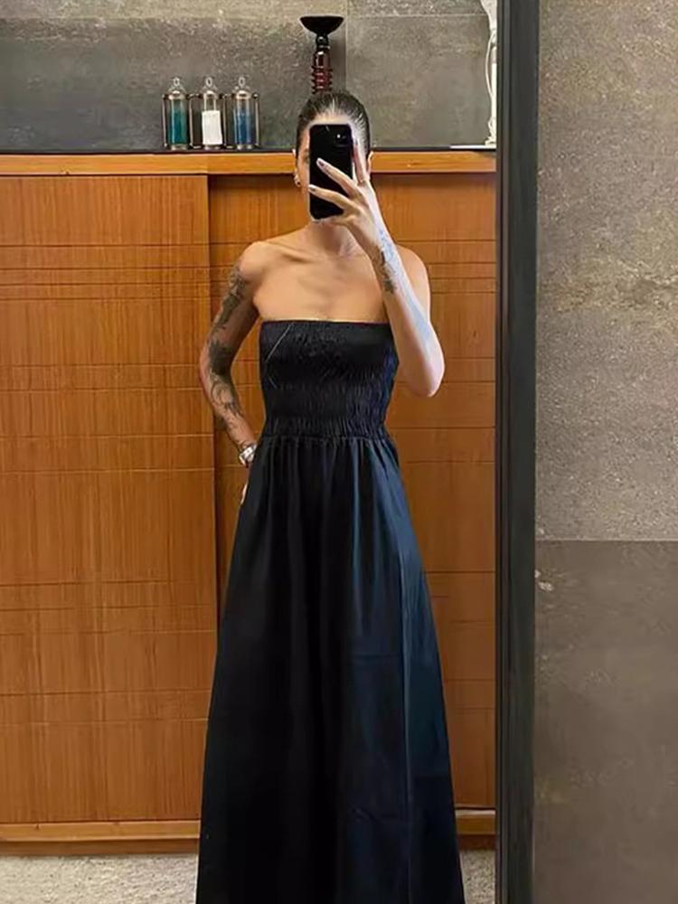 Полосатое платье миди без бретелек — фото 11